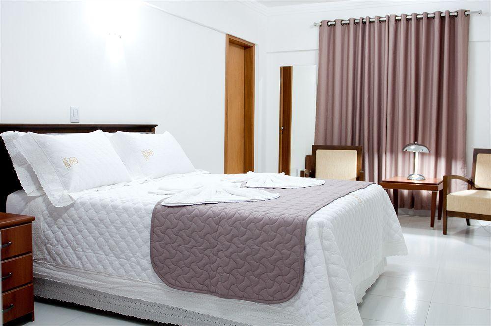 Hotel Roari 쿠이아바 외부 사진