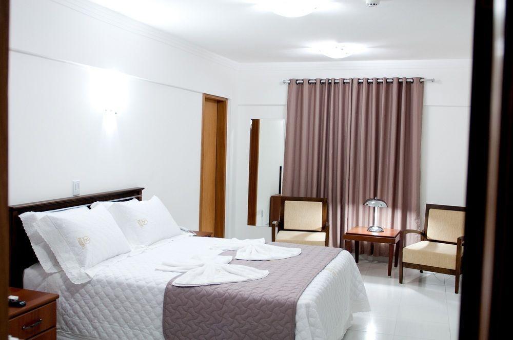 Hotel Roari 쿠이아바 외부 사진