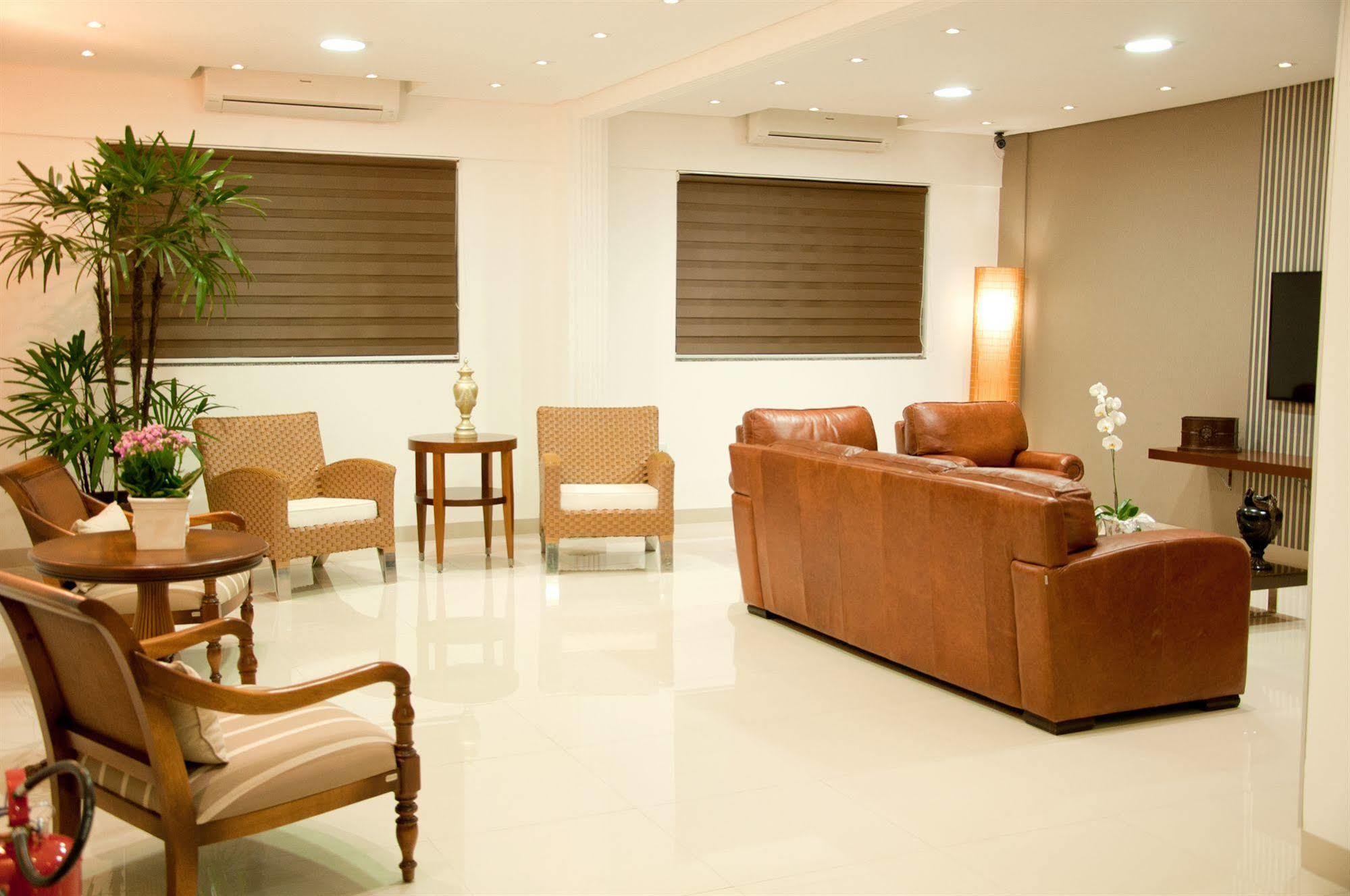 Hotel Roari 쿠이아바 외부 사진